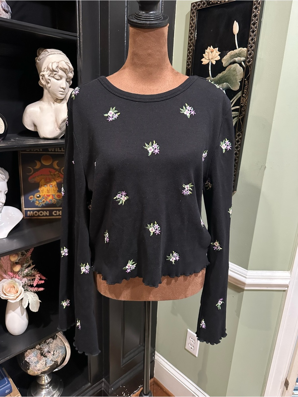 ASOS DESIGN Fluted Sleeve Ribbed Floral Embroidery Top – Size 14